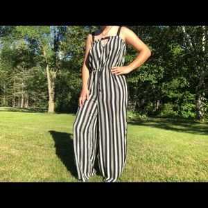 black and white striped jumpsuit!🖤